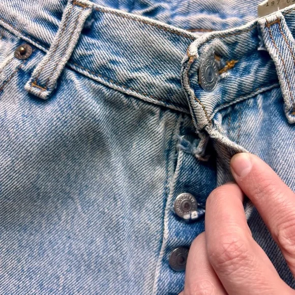 Vintage Levi’s 501 Button fly Jeans Light Wash Distressed Straight Leg 11 Cotton - Picture 7 of 7